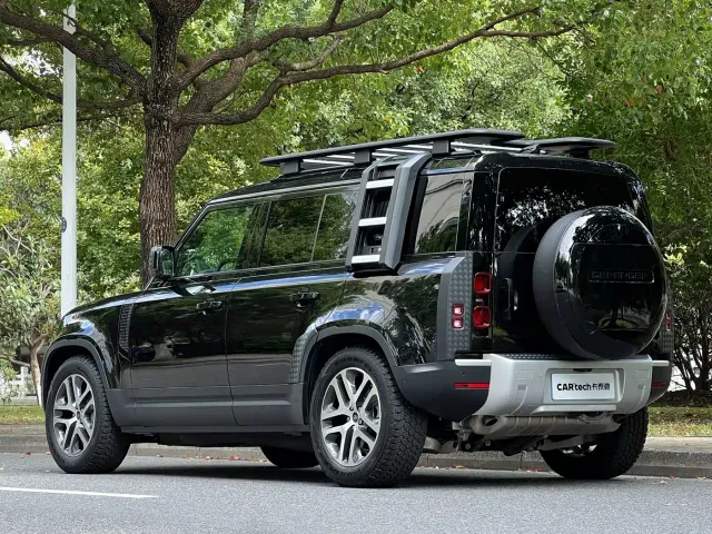 Land Rover Defender — Фото автомобиля 23