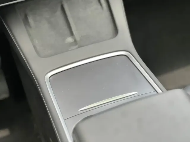 Tesla Model Y — Фото автомобиля 17