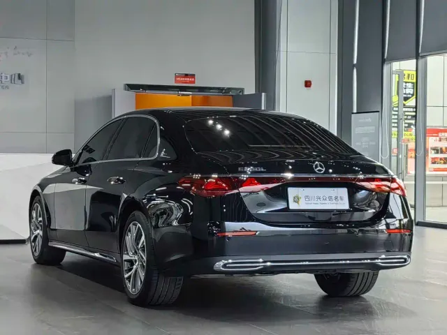 Mercedes-Benz E-Class — Фото автомобиля 4