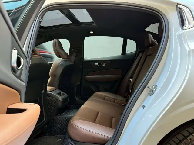 Volvo S60 — Фото автомобиля 10
