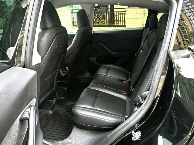 Tesla Model Y — Фото автомобиля 10