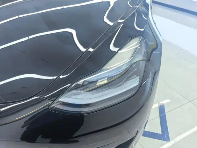 Tesla Model 3 — Фото автомобиля 5