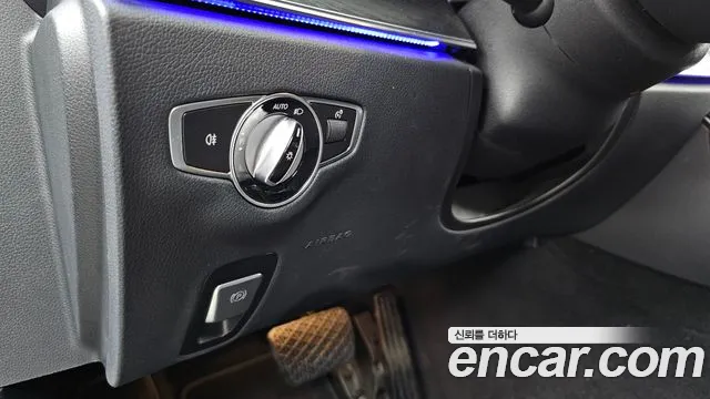 Mercedes-Benz E-Class — Фото автомобиля 25