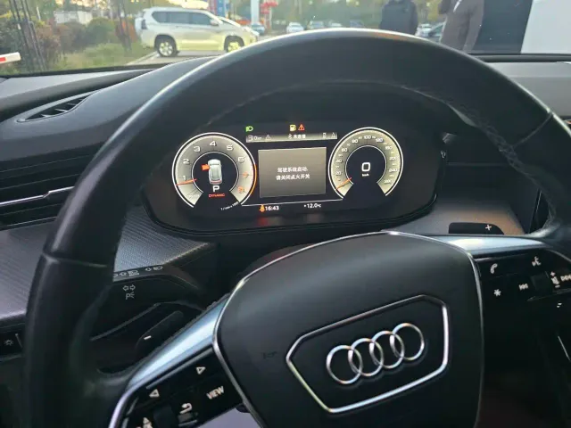 Audi Q6 — Фото автомобиля 9