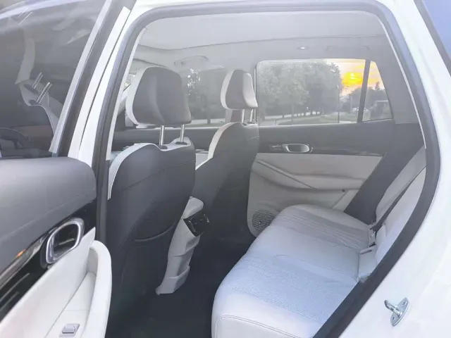 Geely Galaxy E5 — Фото автомобиля 7