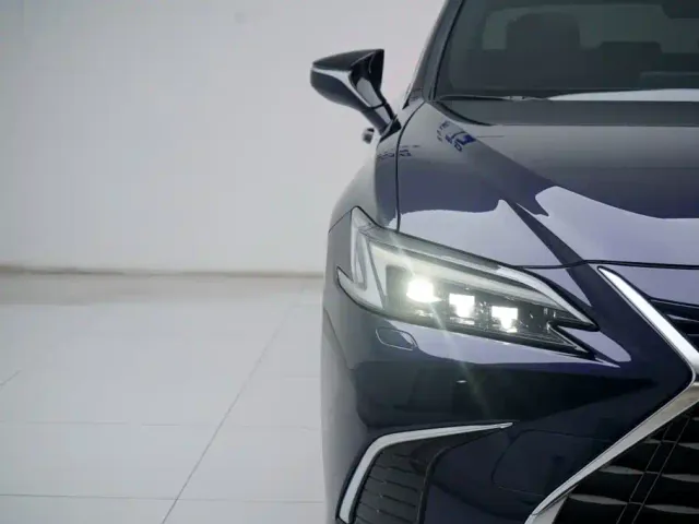 Lexus ES — Фото автомобиля 12