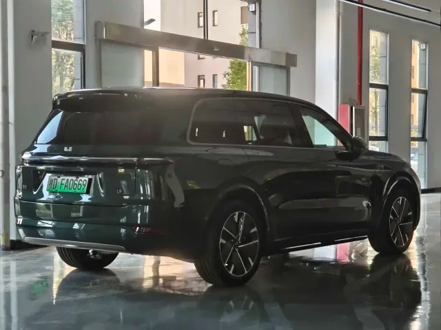Li Auto L9 — Фото автомобиля 4