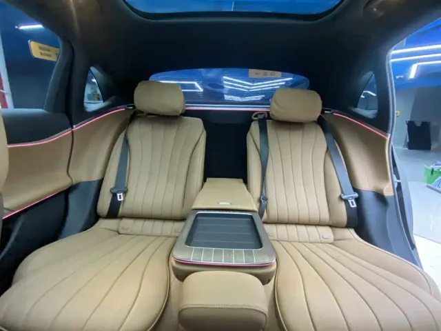 Mercedes-Benz E-Class — Фото автомобиля 28