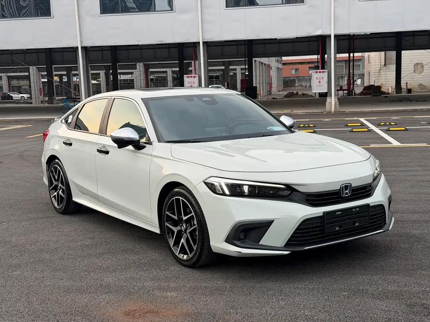 Honda Civic 2023 2.0L e:HEV Sport Edition — Фото автомобиля 3