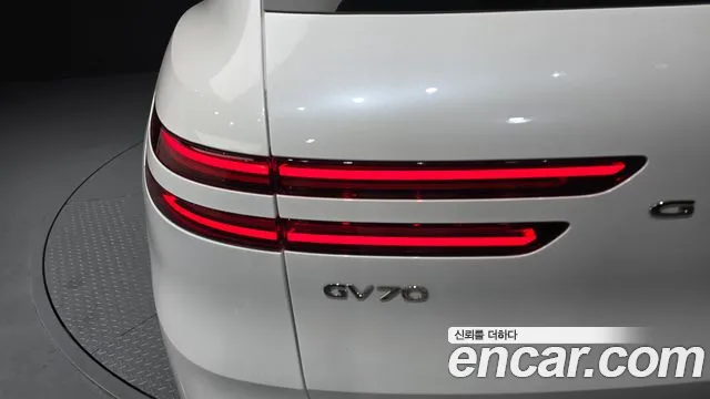 Genesis GV70 — Фото автомобиля 8