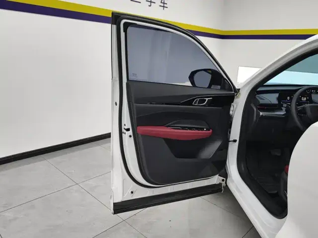 Changan Z6 — Фото автомобиля 7