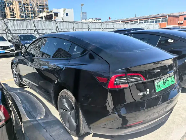 Tesla Model 3 — Фото автомобиля 12