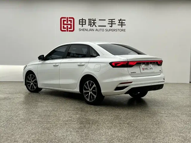 Geely Emgrand — Фото автомобиля 13
