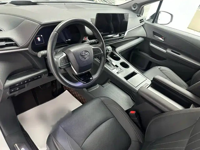 Toyota Sienna — Фото автомобиля 9