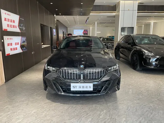 BMW 5 Series — Фото автомобиля 2