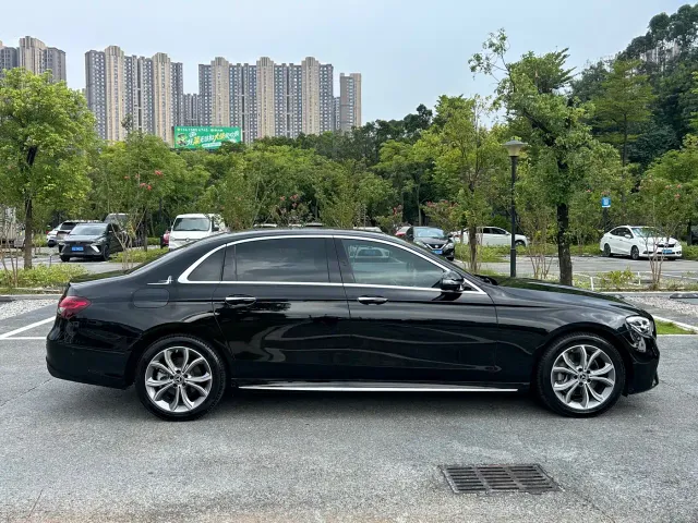 Mercedes-Benz E-Class — Фото автомобиля 22