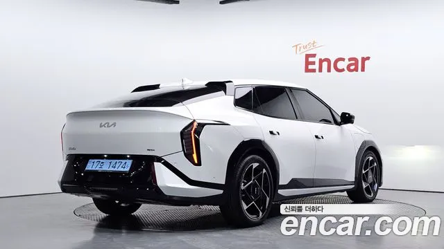 Kia EV4 — Фото автомобиля 2