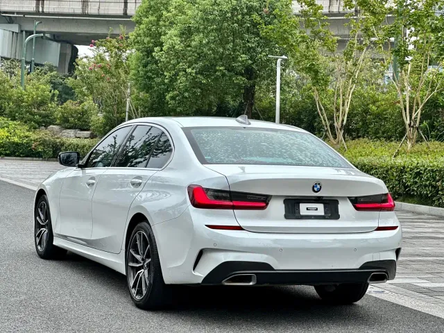 BMW 3 Series — Фото автомобиля 4