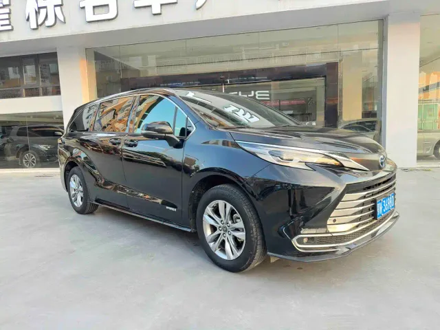 Toyota Sienna — Фото автомобиля 4