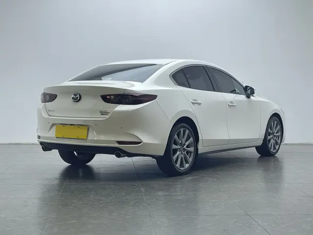 Mazda Axela — Фото автомобиля 4