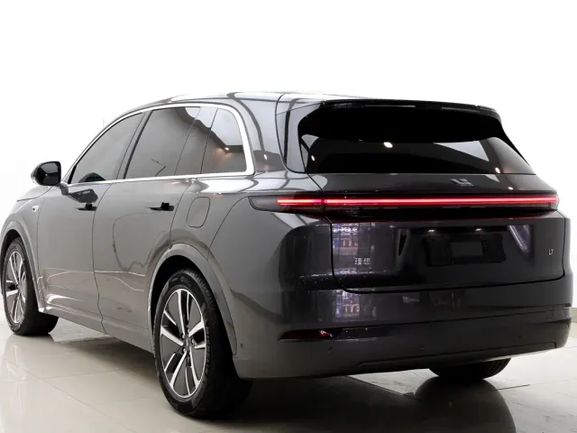 Li Auto L7 — Фото автомобиля 9