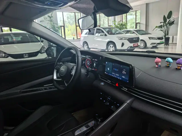 Hyundai Elantra — Фото автомобиля 21