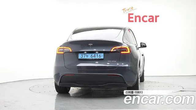 Tesla Model Y — Фото автомобиля 4