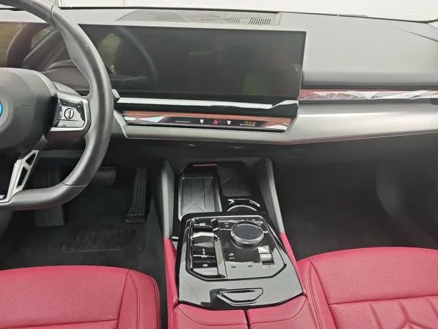 BMW BMW i5 2025 eDrive 35L M Sport Package — Фото автомобиля 11