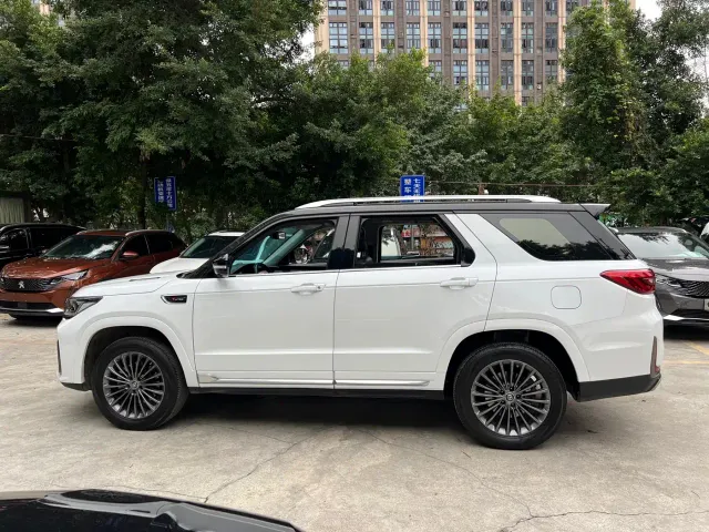 Changan CS95 — Фото автомобиля 6