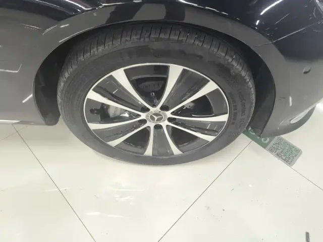 Mercedes-Benz E-Class — Фото автомобиля 6