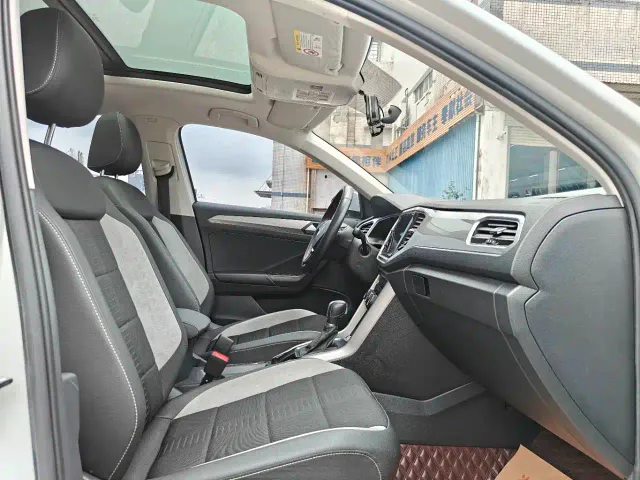Volkswagen T-Roc — Фото автомобиля 11