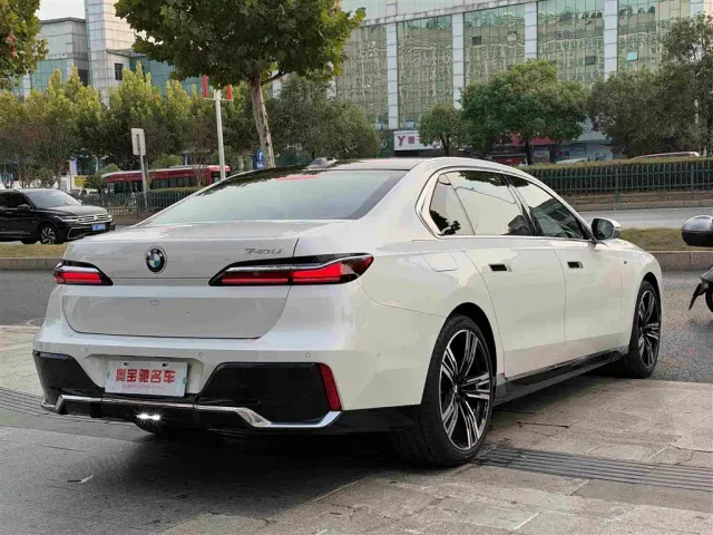 BMW 7 Series — Фото автомобиля 19