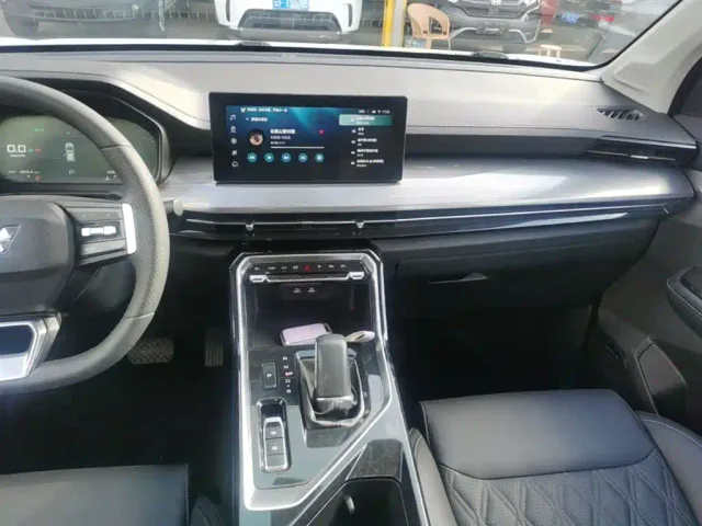 Wuling Asta — Фото автомобиля 12