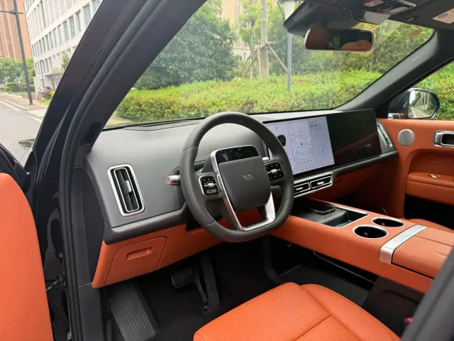 Li Auto L8 — Фото автомобиля 8