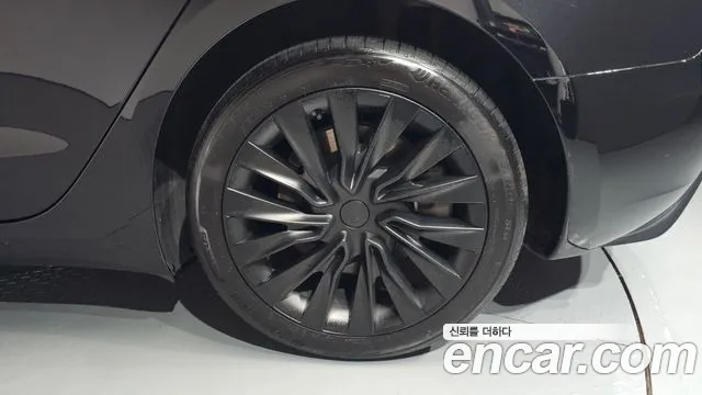 Tesla Model 3 — Фото автомобиля 6