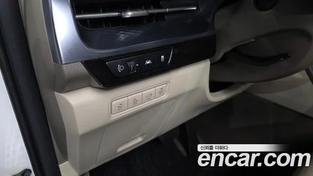 Kia Canival Carnival 4 поколение Бензин 9 мест Hi-Limousine — Фото автомобиля 30