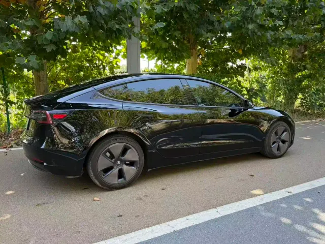 Tesla Model 3 — Фото автомобиля 14