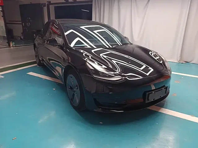 Tesla Model 3 — Фото автомобиля 3