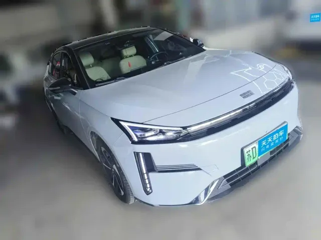 Geely Galaxy Galaxy L6 2024 125km PLUS Soaring Dragon Edition — Фото автомобиля 3