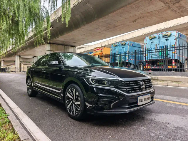 Volkswagen Passat — Фото автомобиля 3