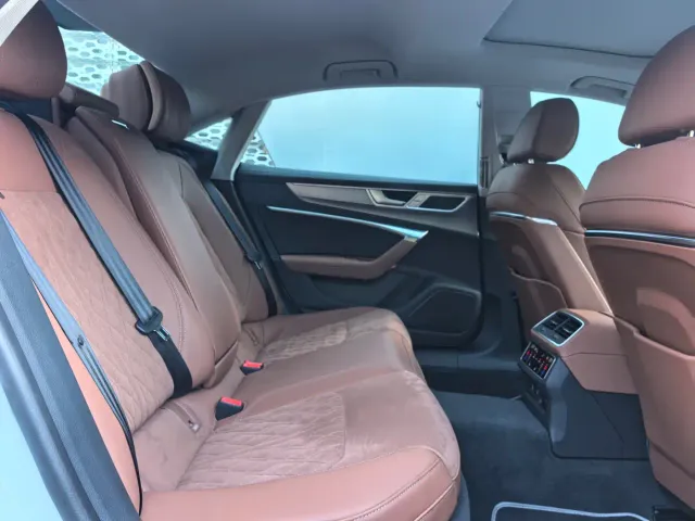Audi A7L — Фото автомобиля 13