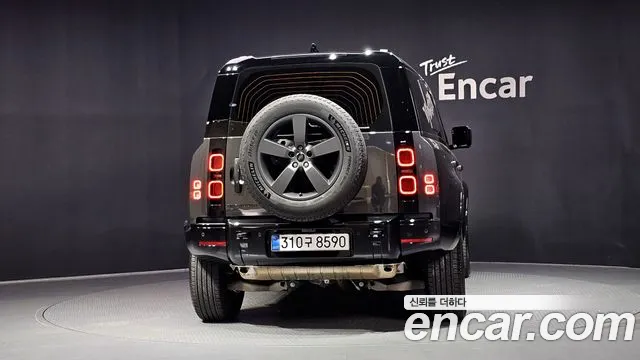 Land Rover Defender Defender (L663) 110 P300 X-Dynamic SE — Фото автомобиля 4
