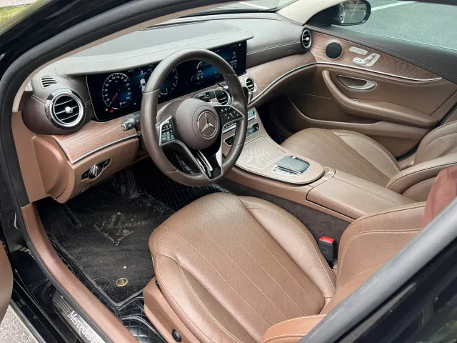 Mercedes-Benz E-Class — Фото автомобиля 8