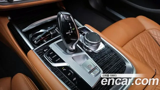 BMW 7-Series — Фото автомобиля 9