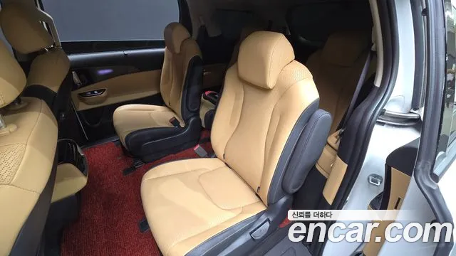 Kia Carnival Generation 4 — Фото автомобиля 17