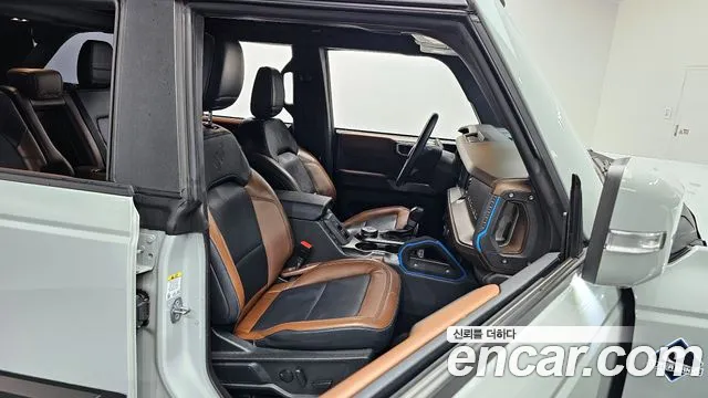Ford Bronco — Фото автомобиля 12