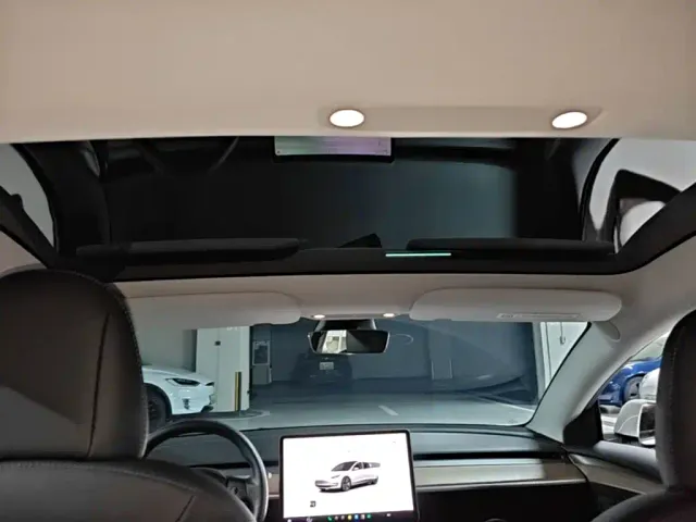 Tesla Model 3 — Фото автомобиля 17