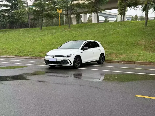 Фотография автомобиля — Volkswagen Golf