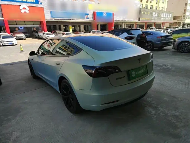 Tesla Model 3 — Фото автомобиля 4