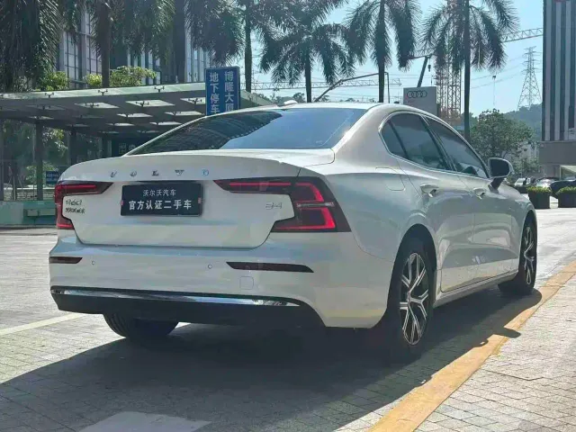 Volvo S60 — Фото автомобиля 8